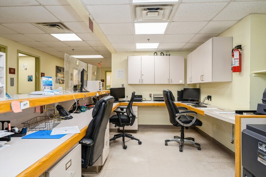 680 Broadway, Paterson, NJ for lease - Interior Photo - Image 3 of 69