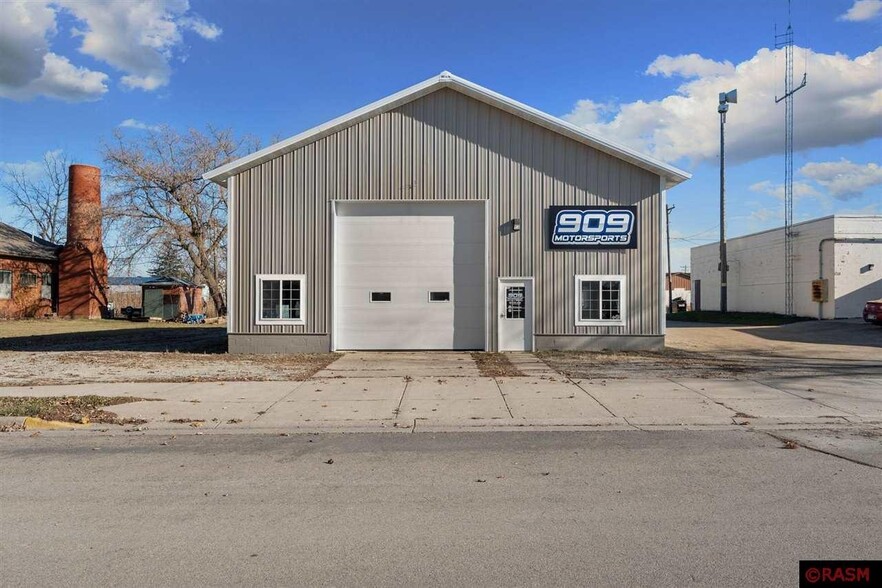 213 Broadway Ave N, New Richland, MN for sale - Primary Photo - Image 1 of 23