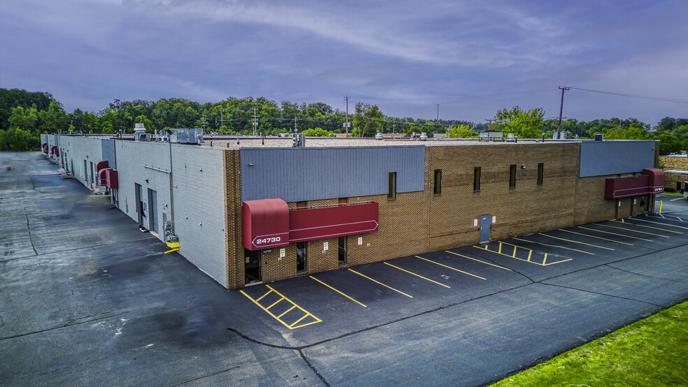 24730-24804 Crestview Ct, Farmington Hills, MI for lease - Building Photo - Image 3 of 6