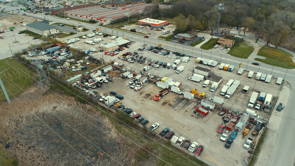 712 S Green Bay Rd, Waukegan, IL for sale - Building Photo - Image 2 of 4