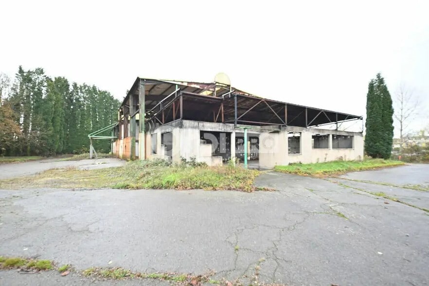 Flex in Montceau-les-Mines for sale - Building Photo - Image 2 of 14