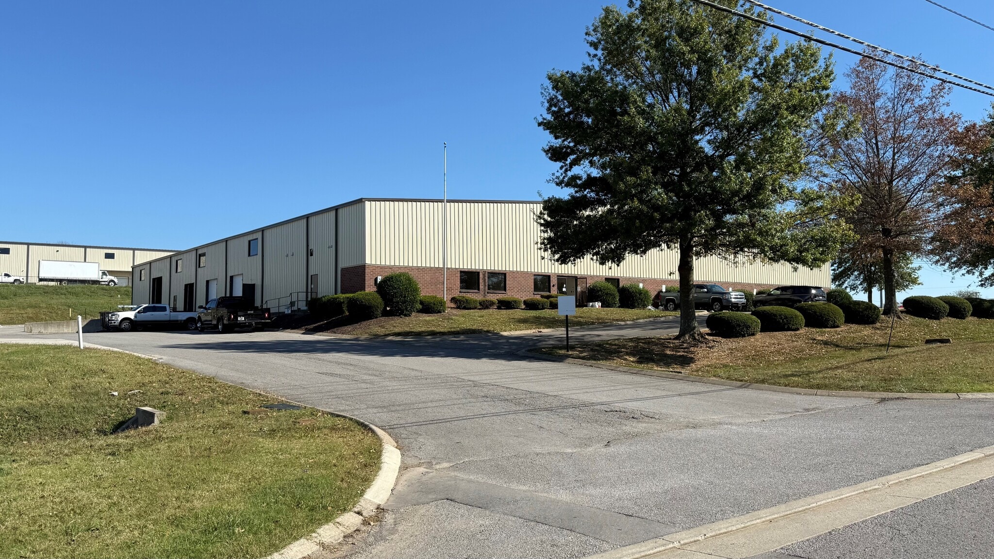 1357 Gateway Dr, Gallatin, TN for lease Building Photo- Image 1 of 5