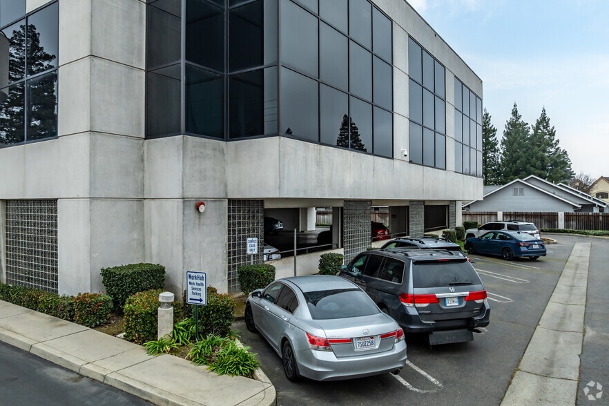 1501 Oakdale Rd, Modesto, CA for lease - Building Photo - Image 2 of 22