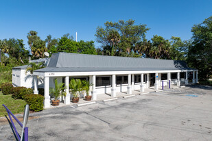 6350 Bayshore Rd, North Fort Myers FL - Parking Garage