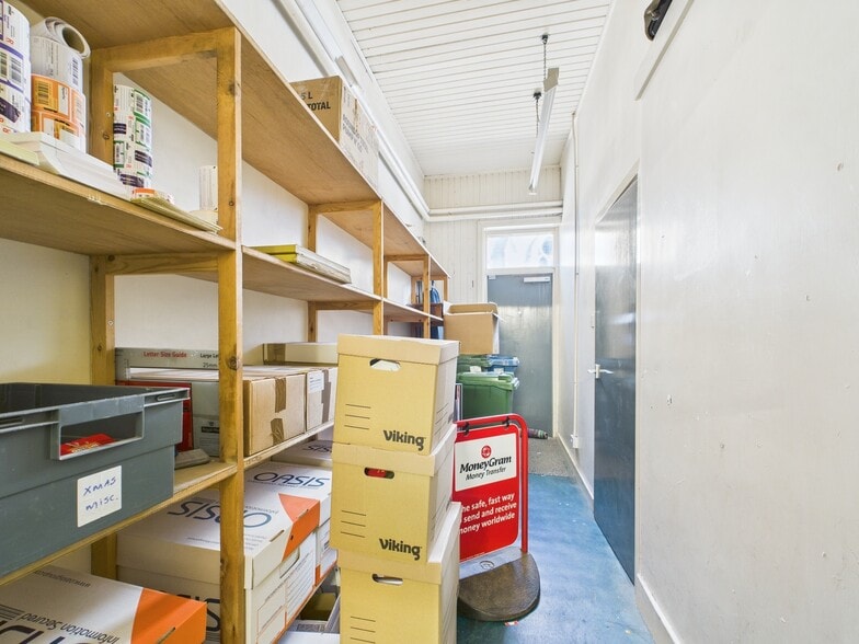 2 Cawdor St, Nairn for lease - Interior Photo - Image 2 of 7