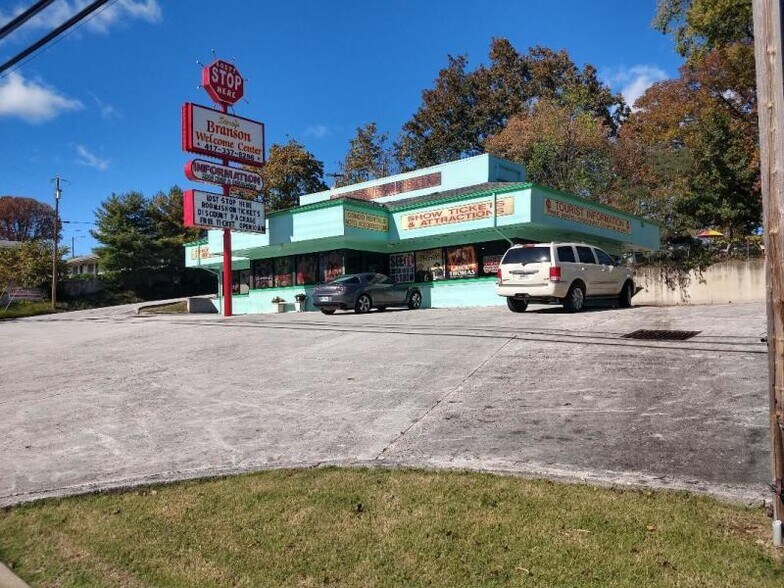 921 W Main St, Branson, MO 65616