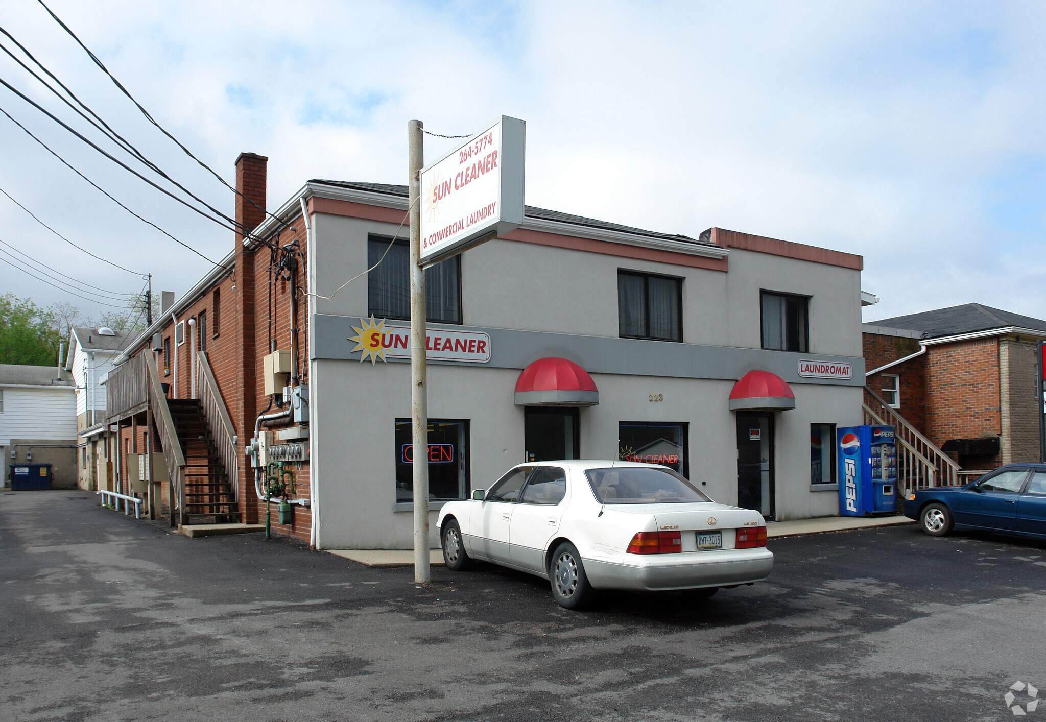 223 Moon Clinton Rd, Coraopolis, PA for sale Primary Photo- Image 1 of 1