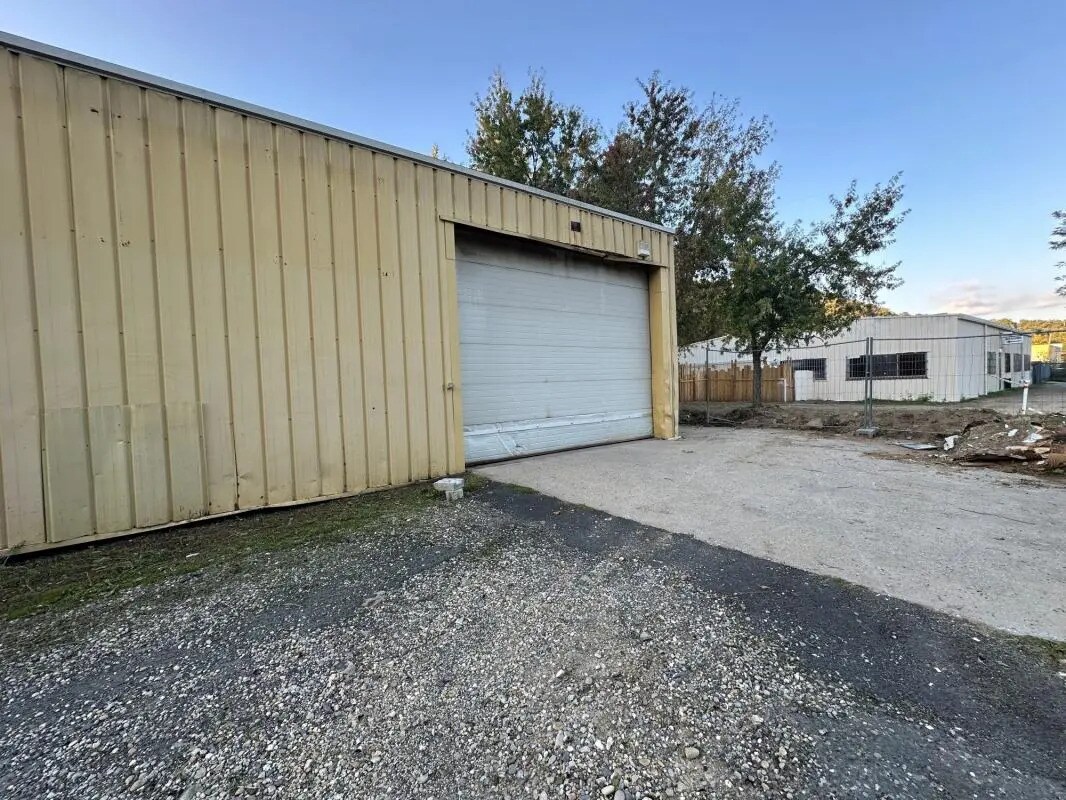 Industrial in Dargoire for lease Building Photo- Image 1 of 6