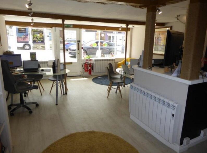 22 West St, Alresford for lease - Interior Photo - Image 2 of 7