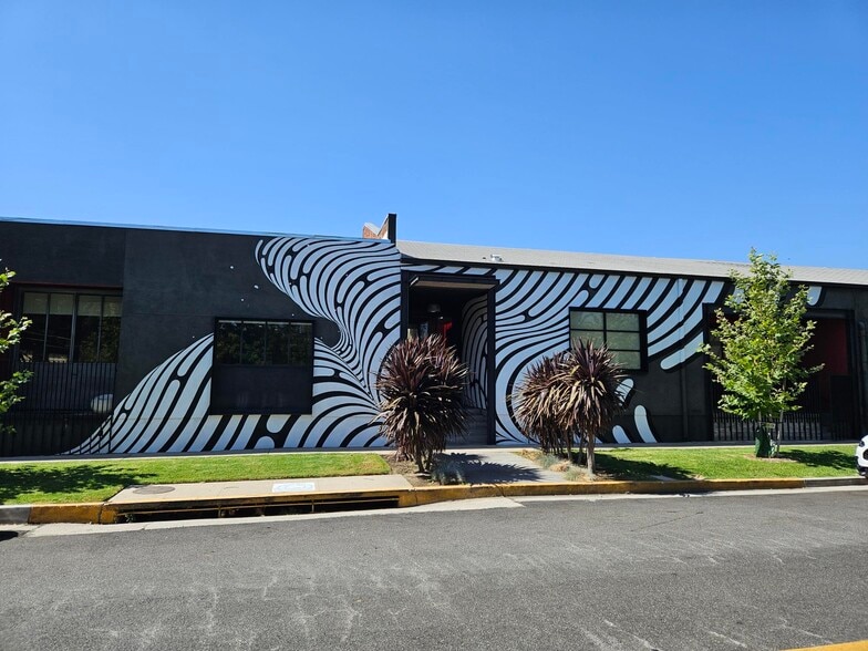 1651 S Central Ave, Glendale, CA for lease - Building Photo - Image 2 of 16