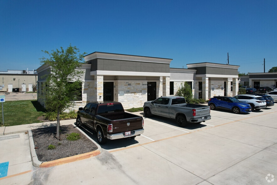 3129 Kingsley Dr, Pearland, TX for lease - Primary Photo - Image 1 of 12