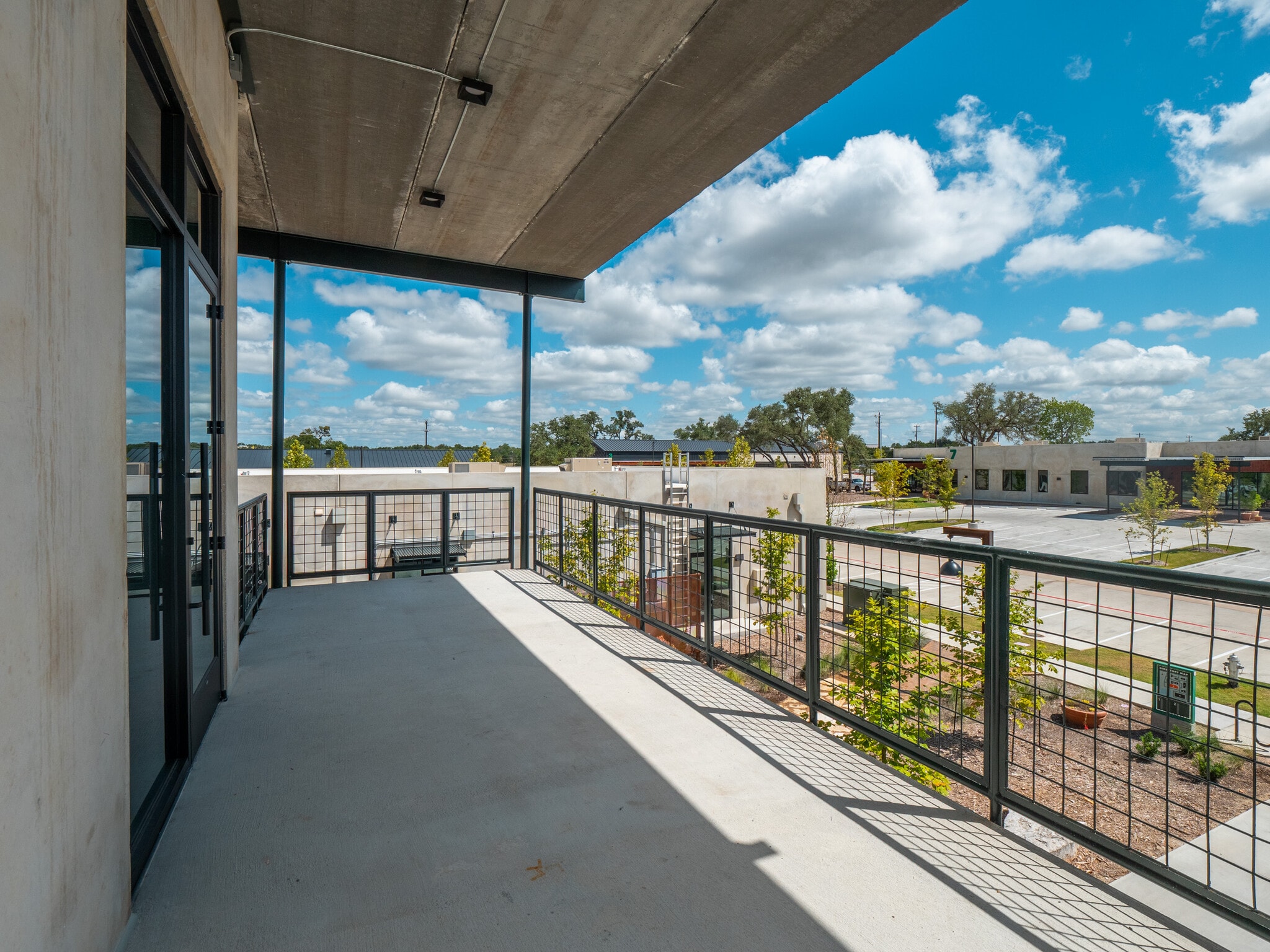 10880 E Crystal Falls Pky, Leander, TX for lease Interior Photo- Image 1 of 8
