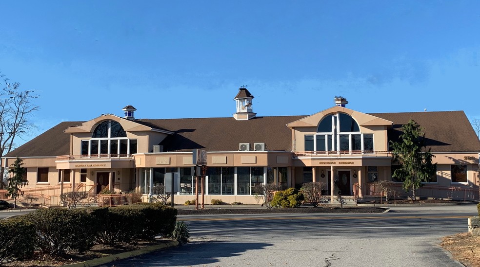 383 Metacom Ave, Bristol, RI for sale - Building Photo - Image 1 of 1