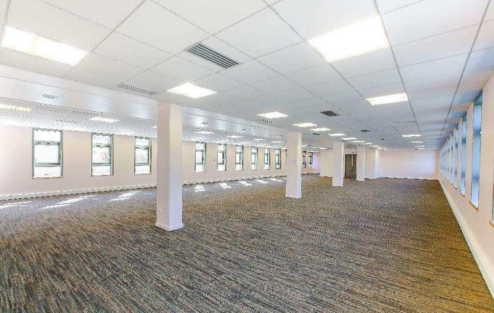 Office in Rueil-Malmaison for lease Interior Photo- Image 1 of 2