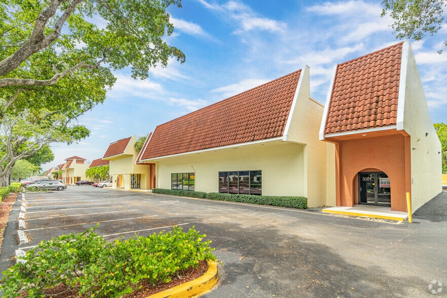3001-3067 NW 60th St, Fort Lauderdale, FL for lease - Building Photo - Image 3 of 4