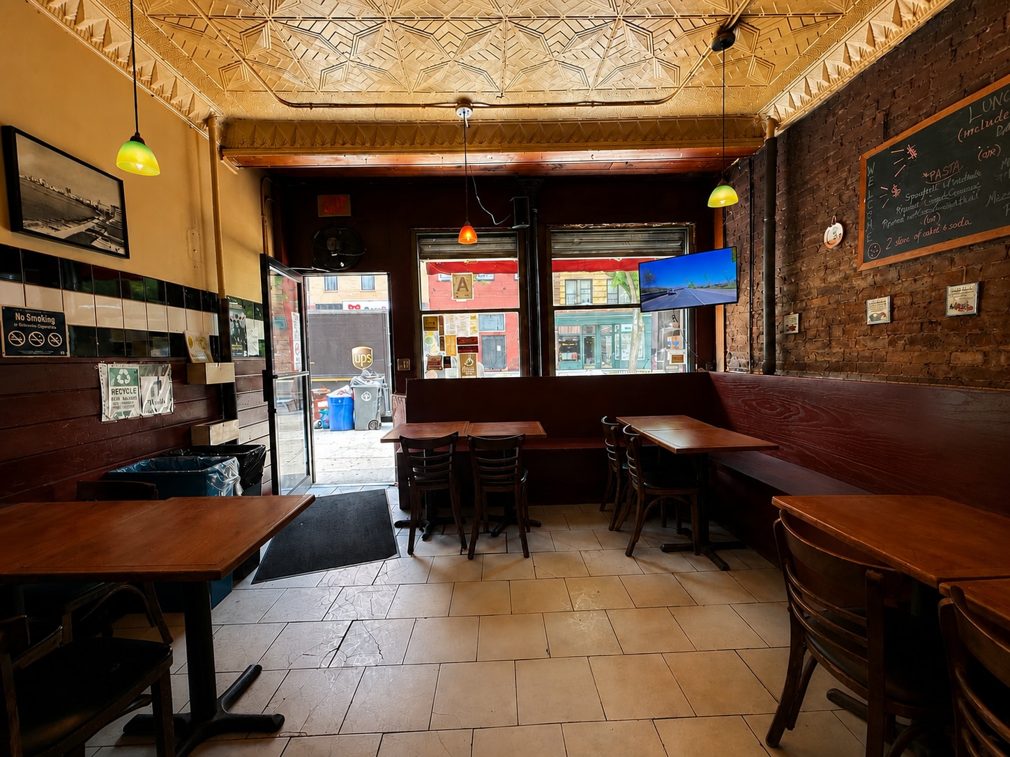 214 Court St, Brooklyn, NY for lease Interior Photo- Image 1 of 4