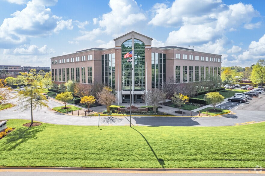 477 Viking Dr, Virginia Beach, VA for lease - Primary Photo - Image 1 of 8