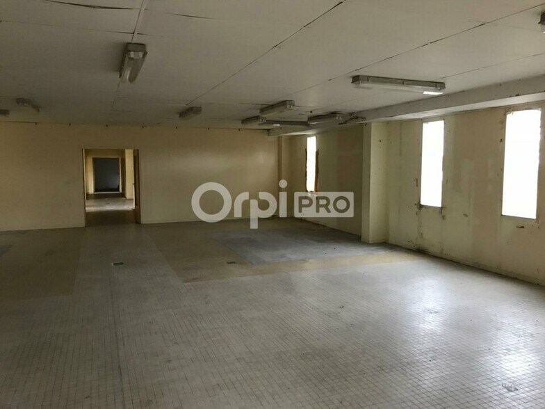 Industrial in Razès for lease - Interior Photo - Image 3 of 5