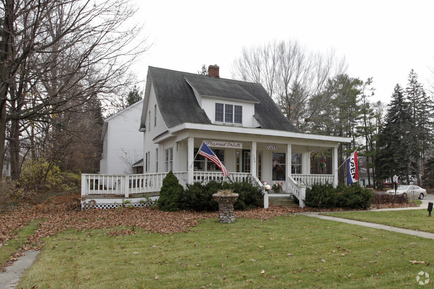700 & 704 E Savidge St portfolio of 2 properties for sale on LoopNet.com - Primary Photo - Image 2 of 2