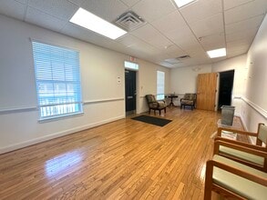 1149 Cornell Ave, Savannah, GA for lease Interior Photo- Image 2 of 13