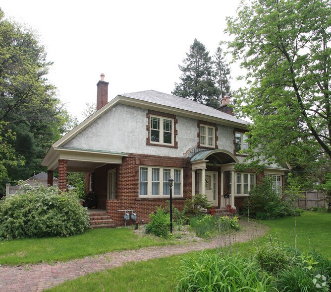 611 Glen St, Glens Falls, NY for sale - Primary Photo - Image 1 of 1