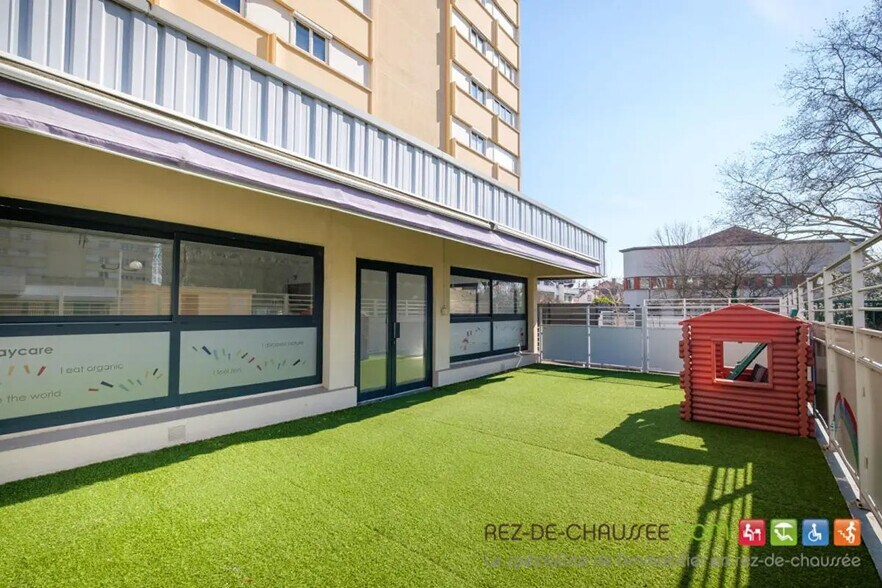 Office in Villeurbanne for sale - Building Photo - Image 2 of 5