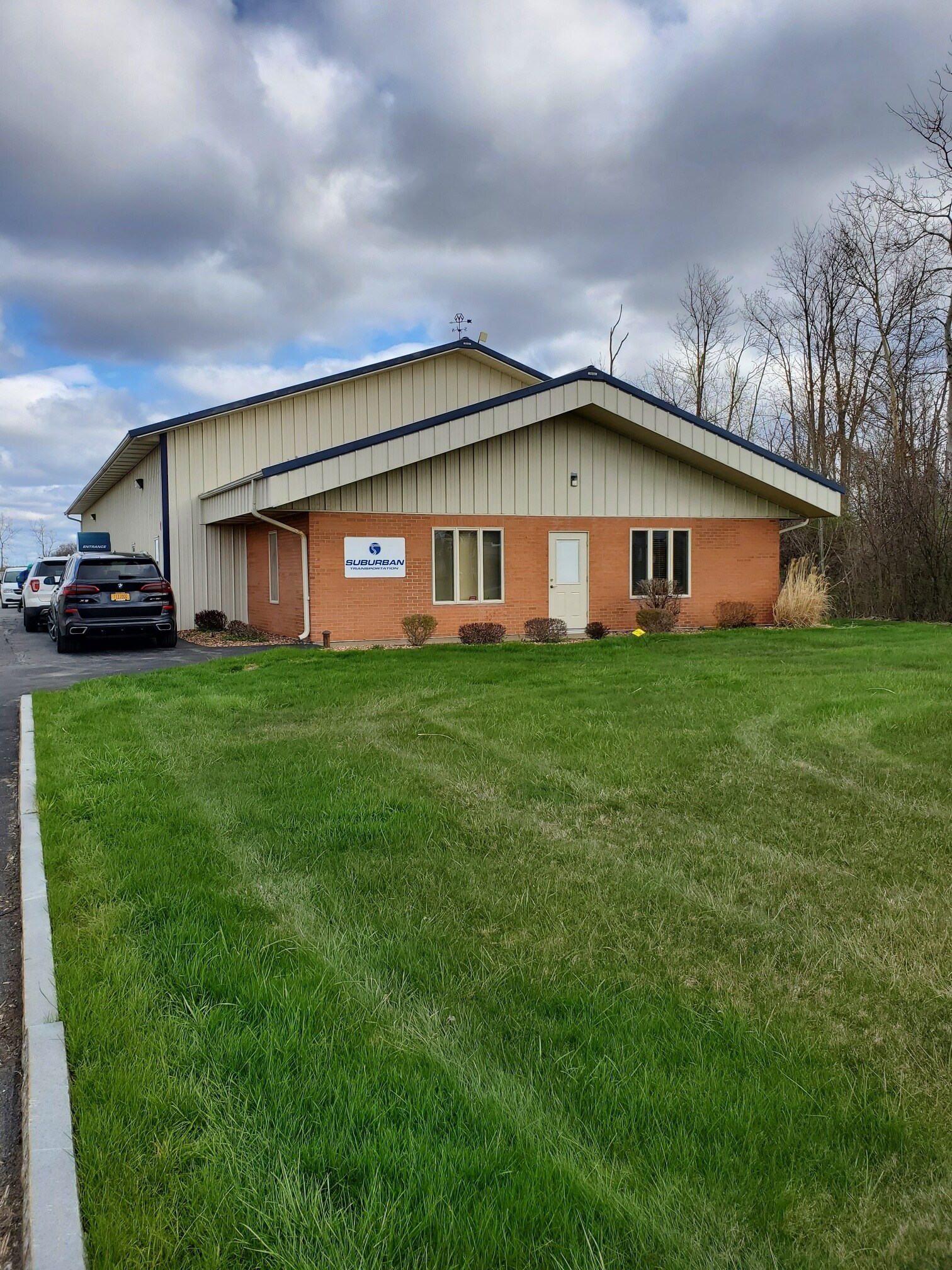 6327 Molloy Rd, East Syracuse, NY for lease Building Photo- Image 1 of 14