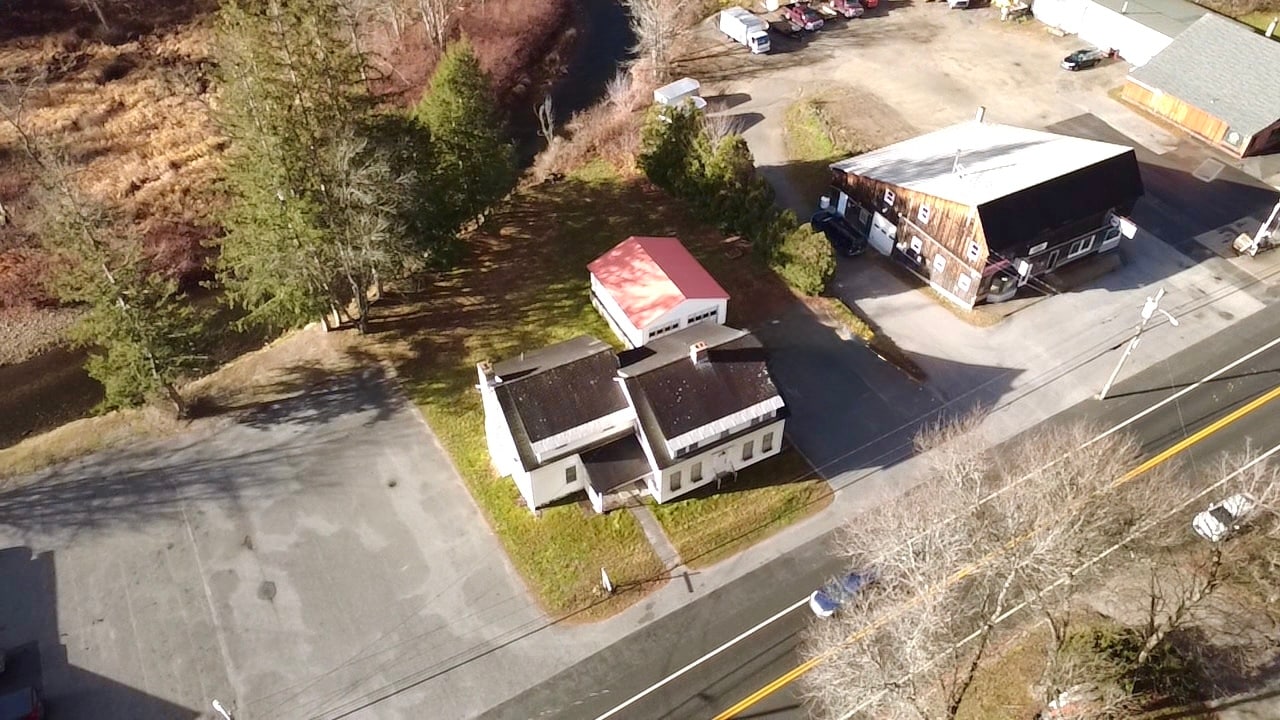 2072 Main st, Londonderry, VT for sale Primary Photo- Image 1 of 36