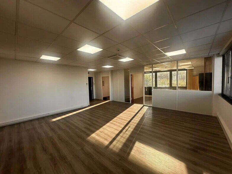 Office in Strasbourg for lease - Interior Photo - Image 2 of 6