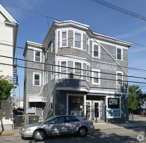 630-632 Charles St, North Providence, RI for sale - Primary Photo - Image 1 of 1