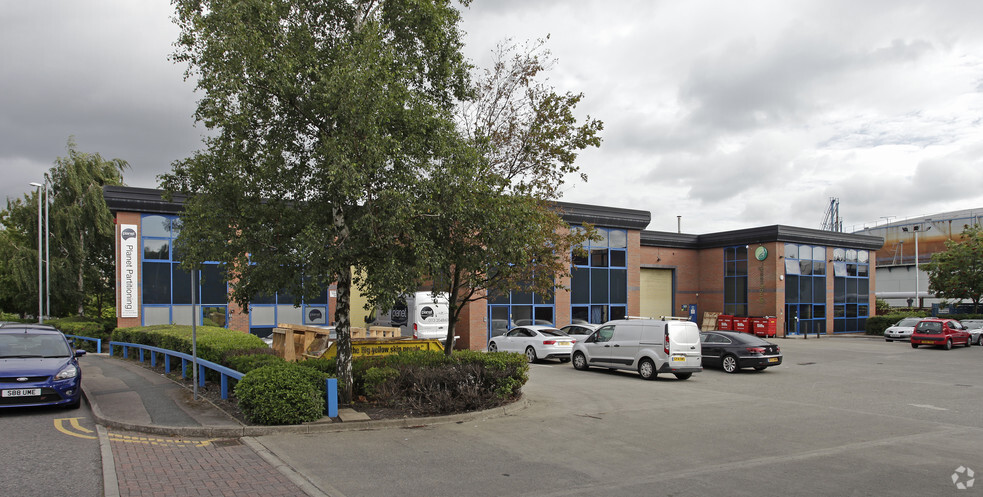 Apex Way, Leeds for lease - Building Photo - Image 2 of 2