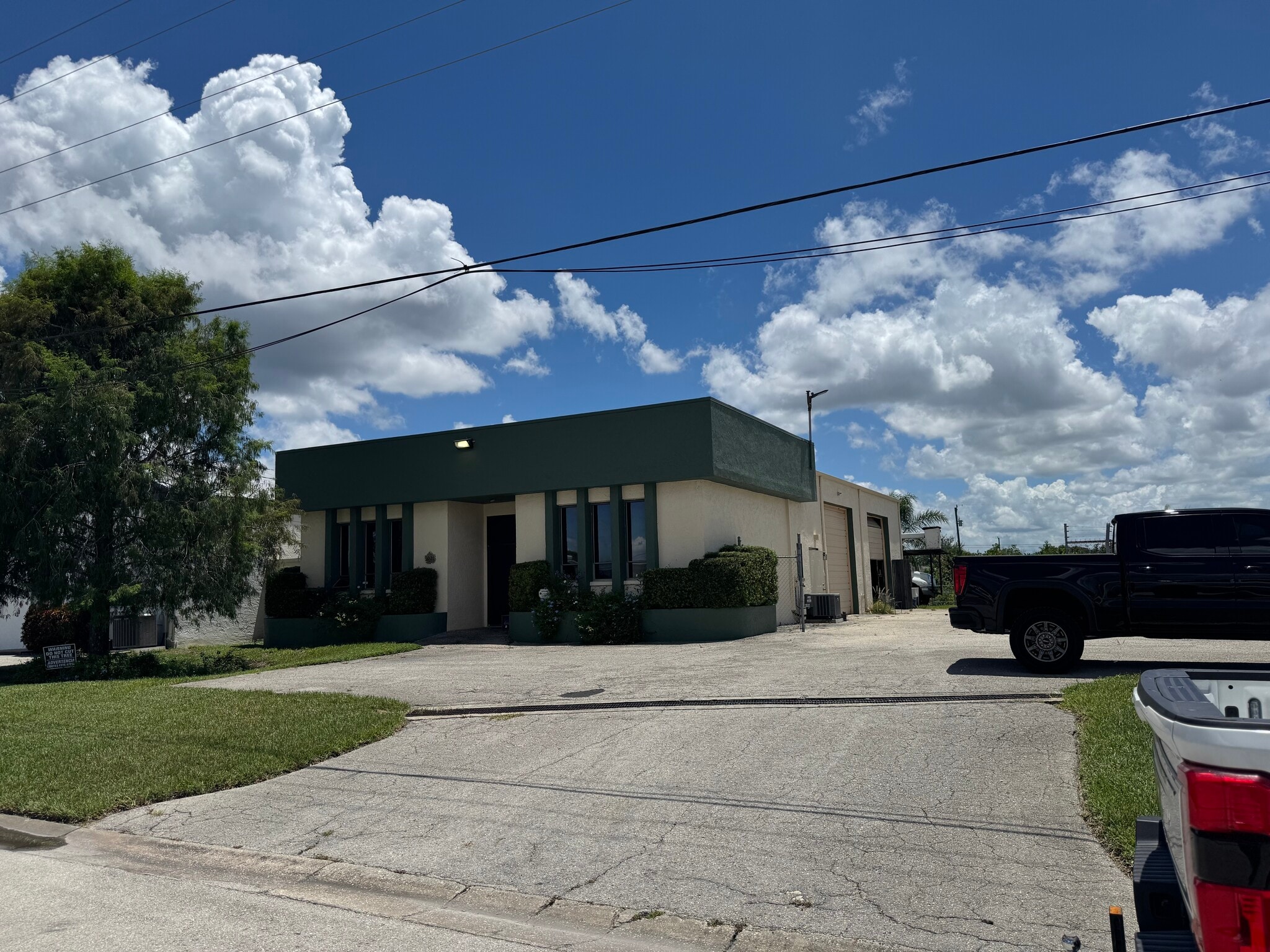 1029 SE 12th Ct, Cape Coral, FL for lease Building Photo- Image 1 of 10
