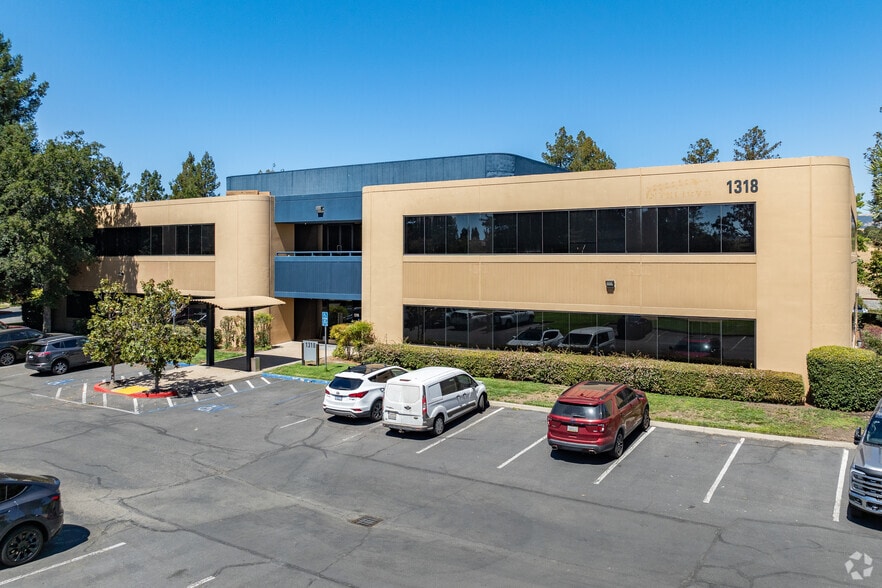 1318 Redwood Way, Petaluma, CA for lease - Primary Photo - Image 2 of 13