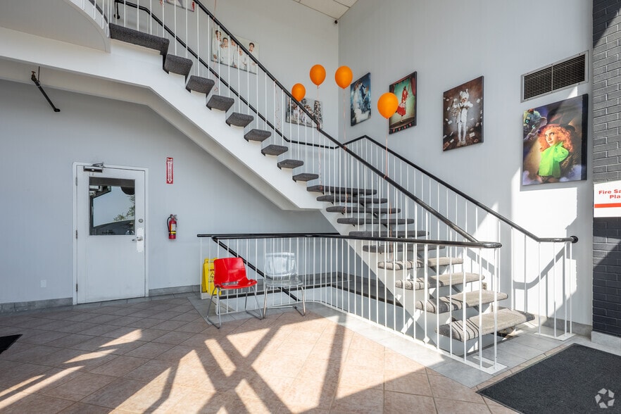 8301 Keele St, Concord, ON for lease - Lobby - Image 3 of 6