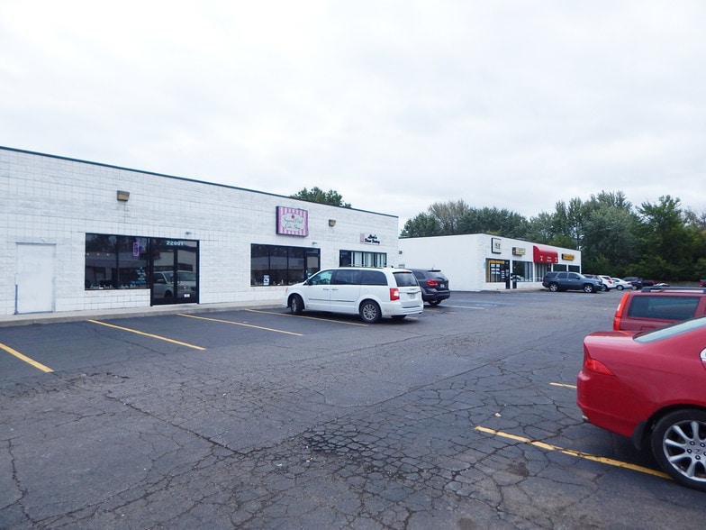 22051-22169 West Rd, Woodhaven, MI for lease - Building Photo - Image 3 of 5