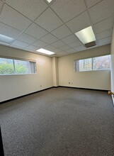 312 Roberts Dr, Chesterton, IN for lease Interior Photo- Image 2 of 6