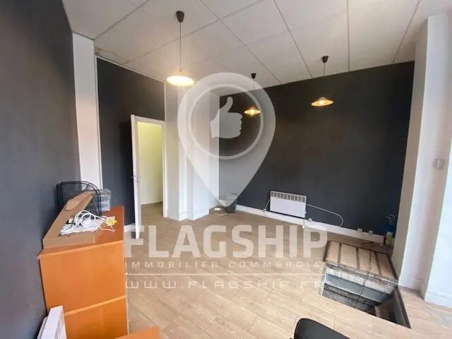 Retail in Paris for lease - Interior Photo - Image 2 of 8