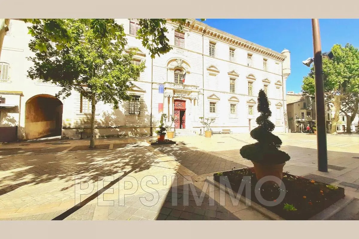 Office in Marignane for sale Building Photo- Image 1 of 9