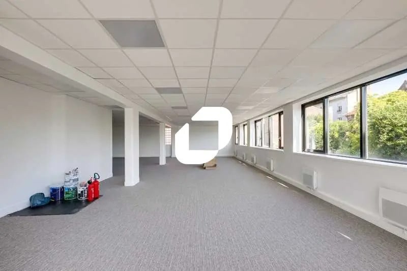 46 Rue Auguste Blanqui, Gentilly for lease - Interior Photo - Image 3 of 14