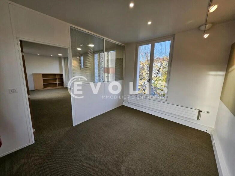 Office in Cachan for lease - Building Photo - Image 3 of 22