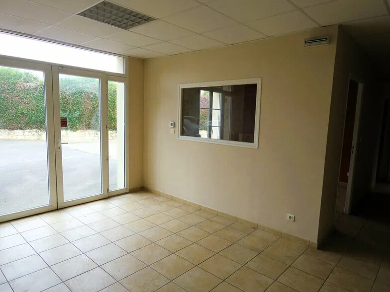 Office in Soissons for lease - Interior Photo - Image 3 of 6