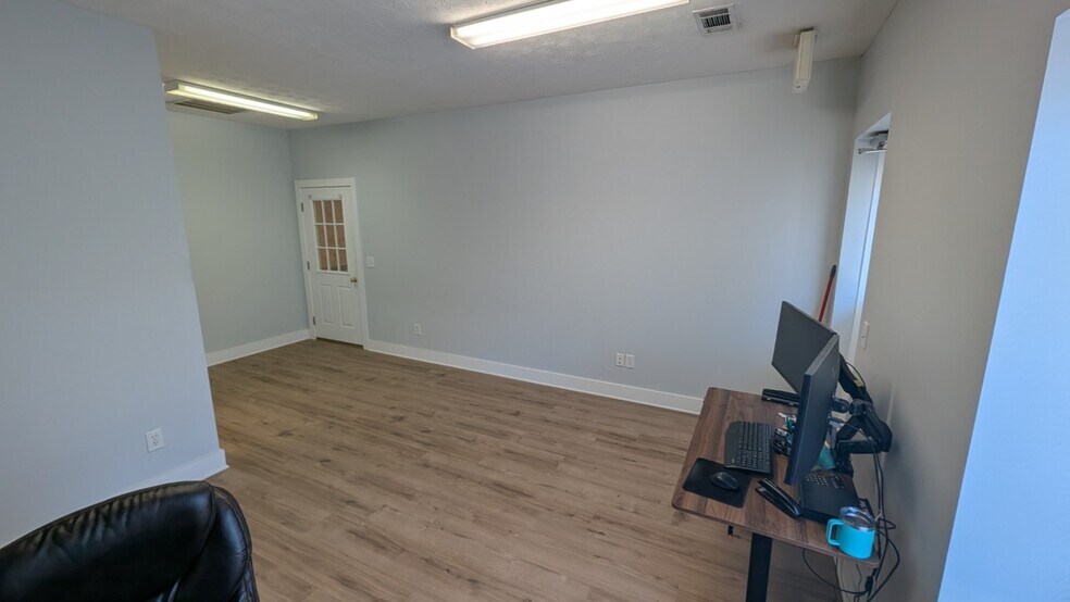 1975 Mall Blvd, Auburn, AL for lease - Building Photo - Image 2 of 8