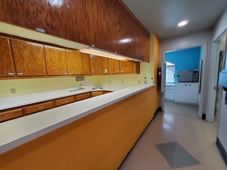 415 E Chapel St, Santa Maria, CA for sale - Building Photo - Image 3 of 6