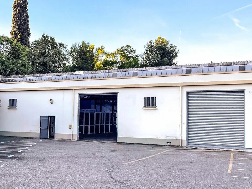 Flex in Marseille for lease Building Photo- Image 1 of 7