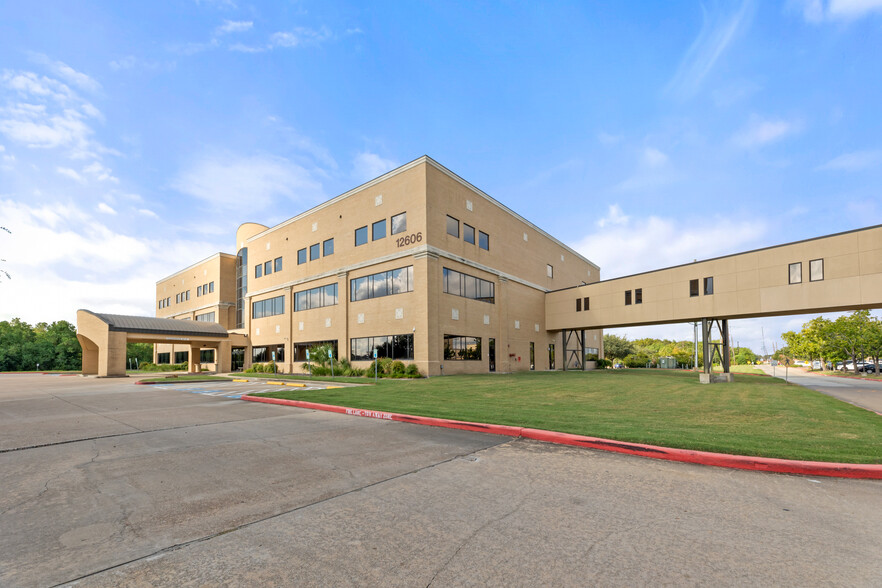 12606 W Houston Center Blvd, Houston, TX for lease - Building Photo - Image 1 of 4