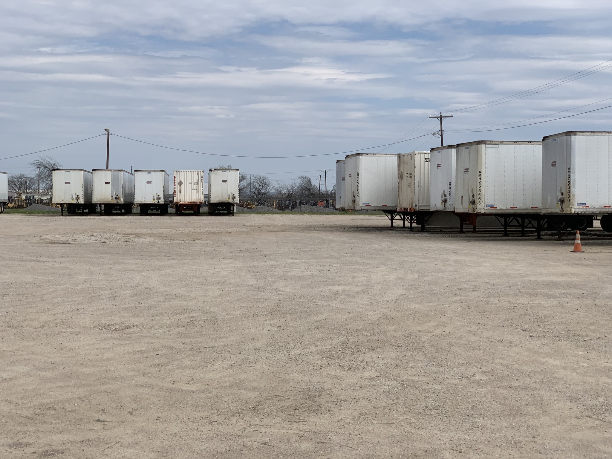 1815 E Hicks Field Rd, Fort Worth, TX for lease Primary Photo- Image 1 of 3