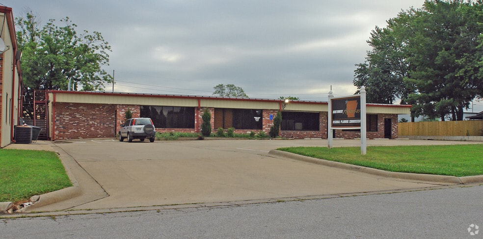 3329 W Sunset Ave, Springdale, AR for lease - Primary Photo - Image 3 of 4
