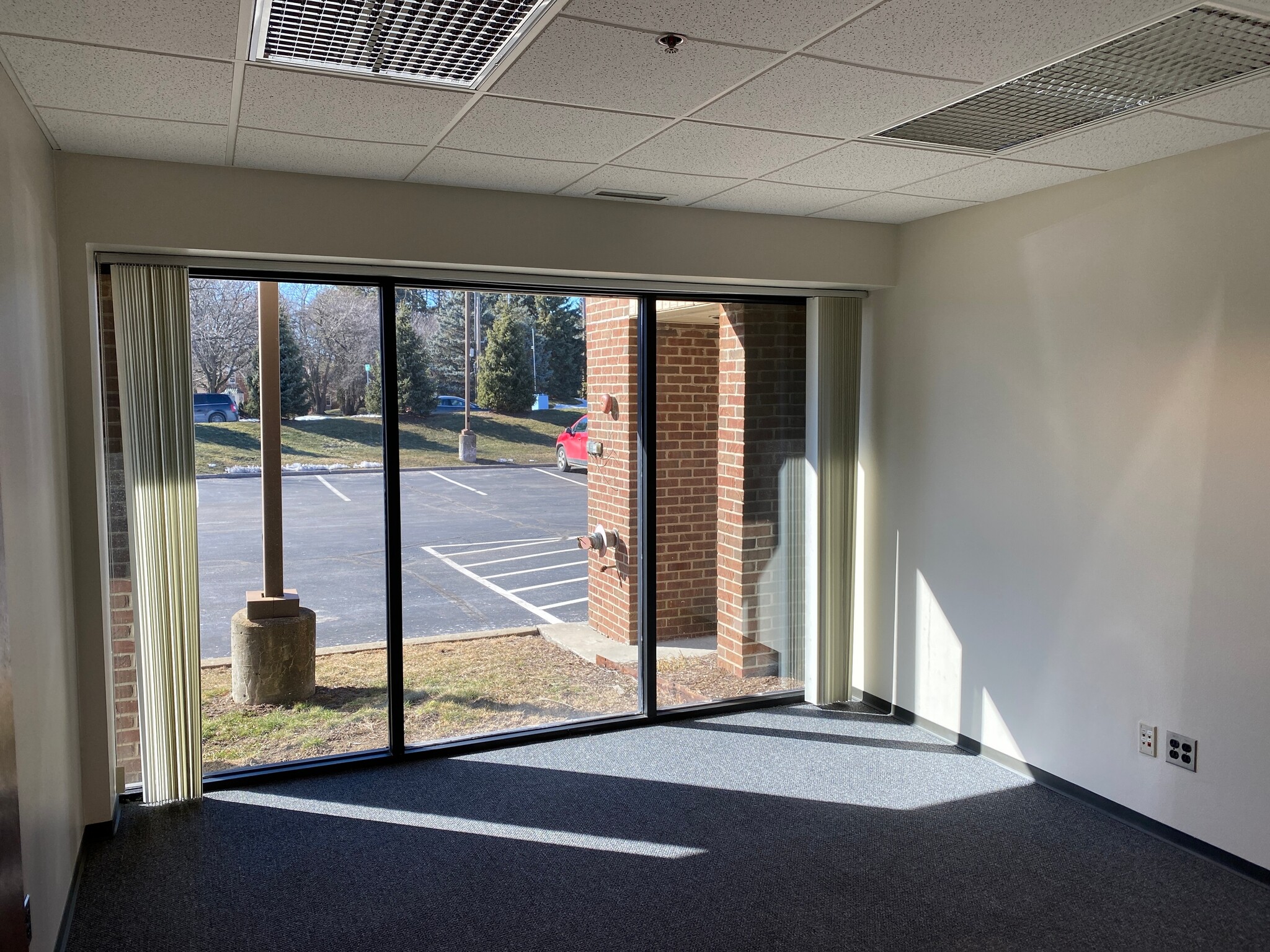 7 W Square Lake Rd, Bloomfield Hills, MI for lease Interior Photo- Image 1 of 1