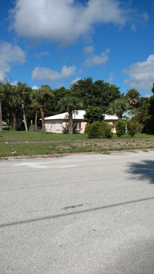 1301 N Central Ave, Sebastian, FL 32958