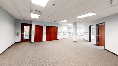 1717 N Naper Blvd, Naperville, IL for lease Interior Photo- Image 2 of 4